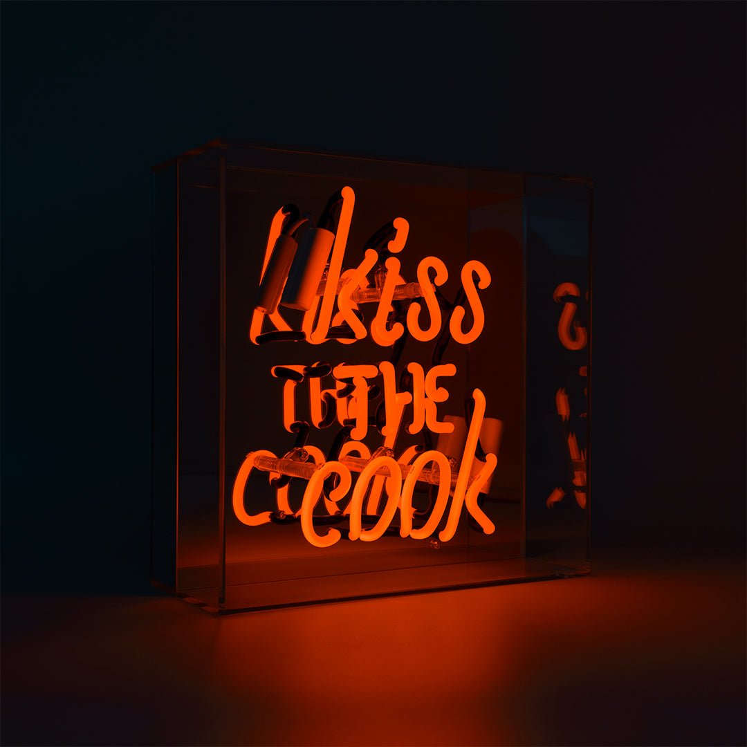 Glazen Neon Sign Kiss the Cook - Kavel 84