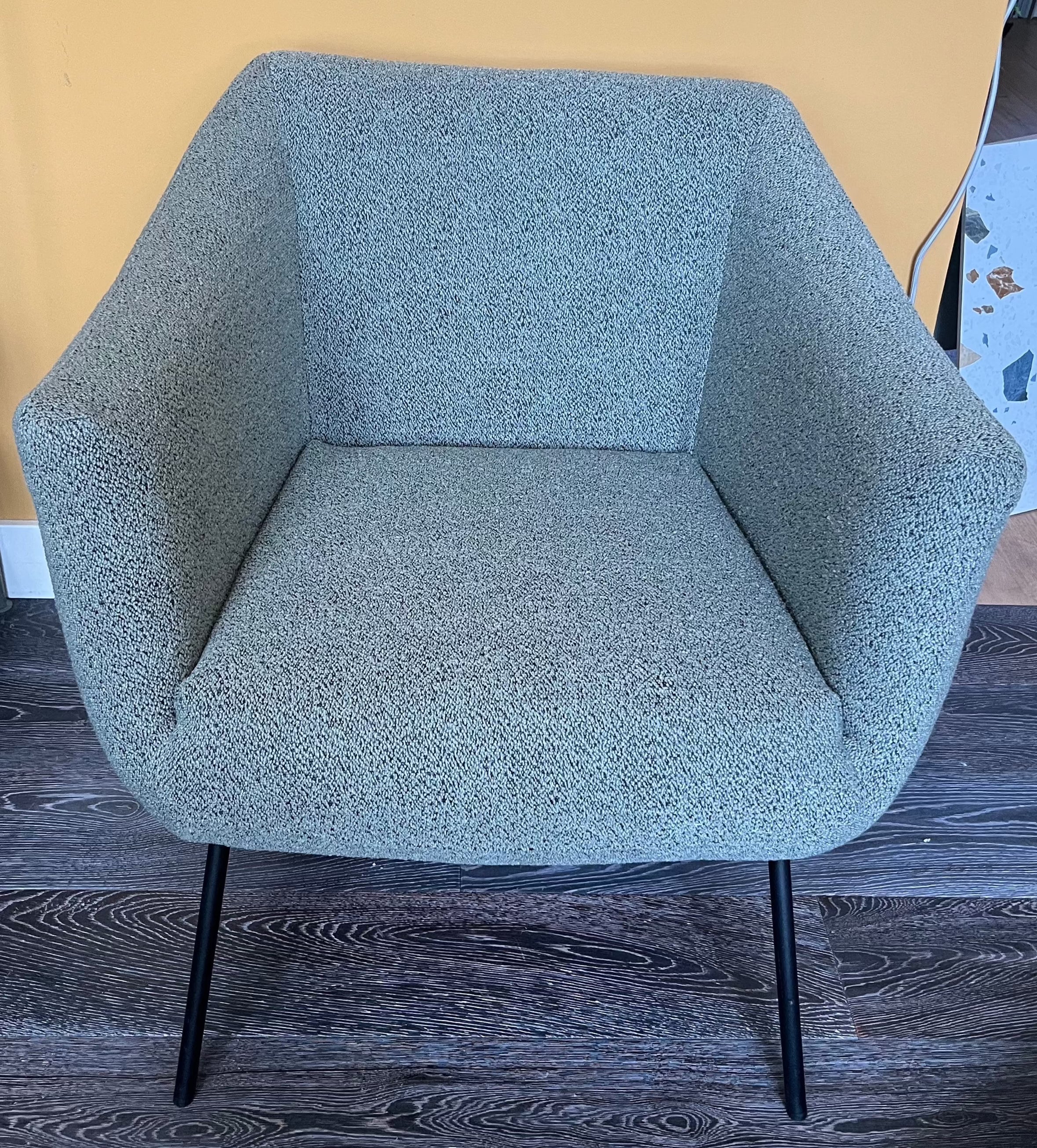 kavel 84 fauteuil Lisa vooraanzicht