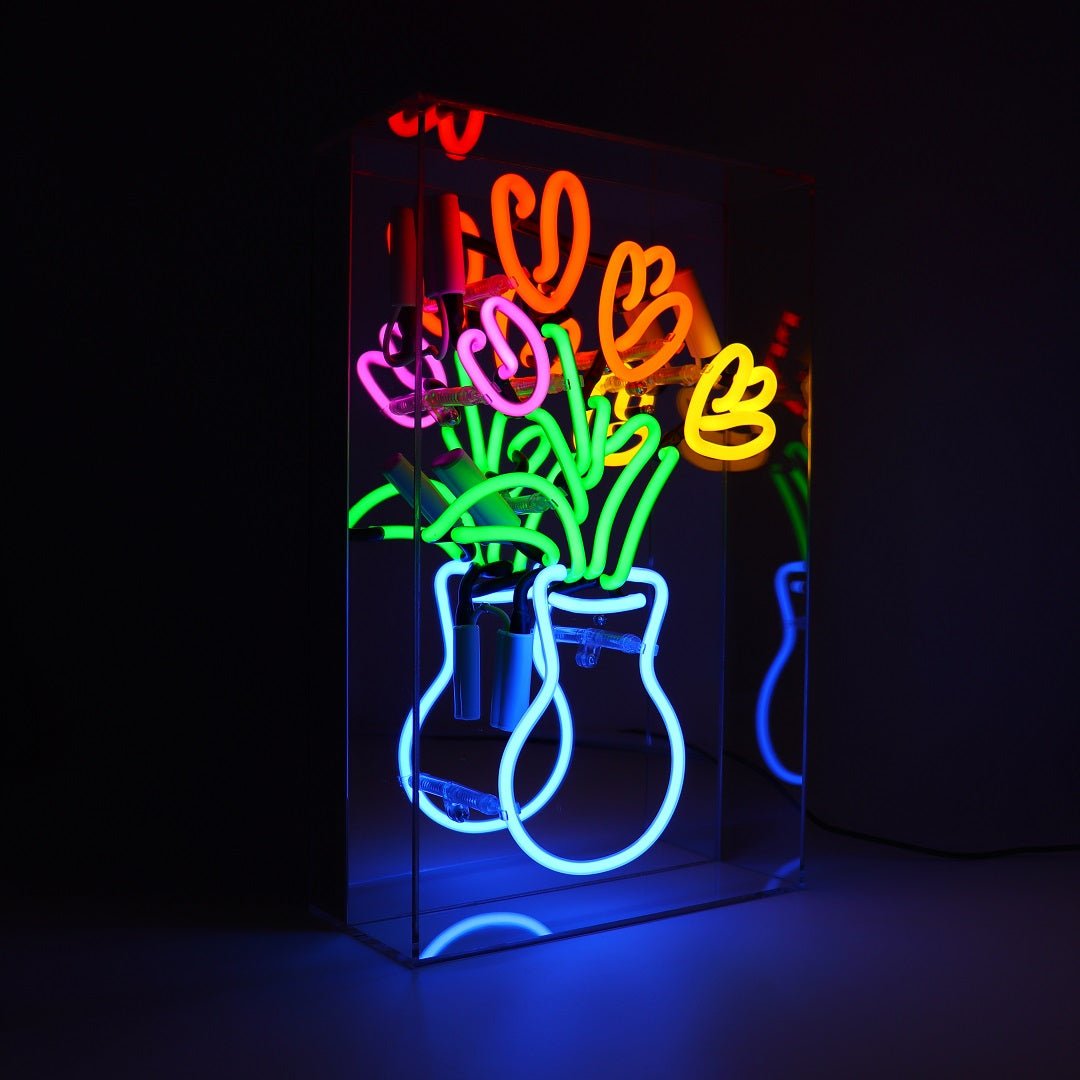 Glazen Neon Sign Vase of Tulips - Kavel 84