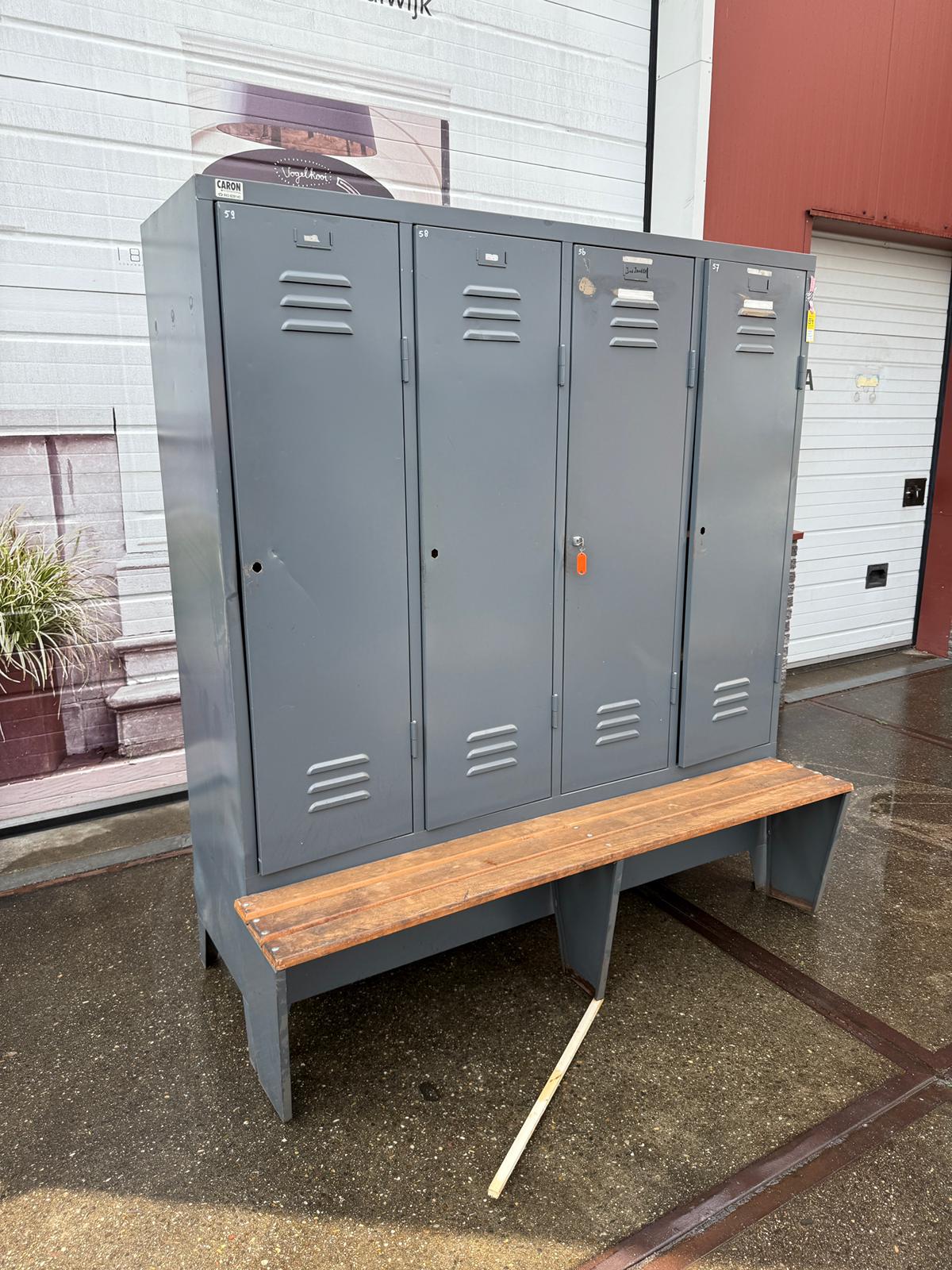 Grijze vintage lockerkast met bankje - Kavel 84
