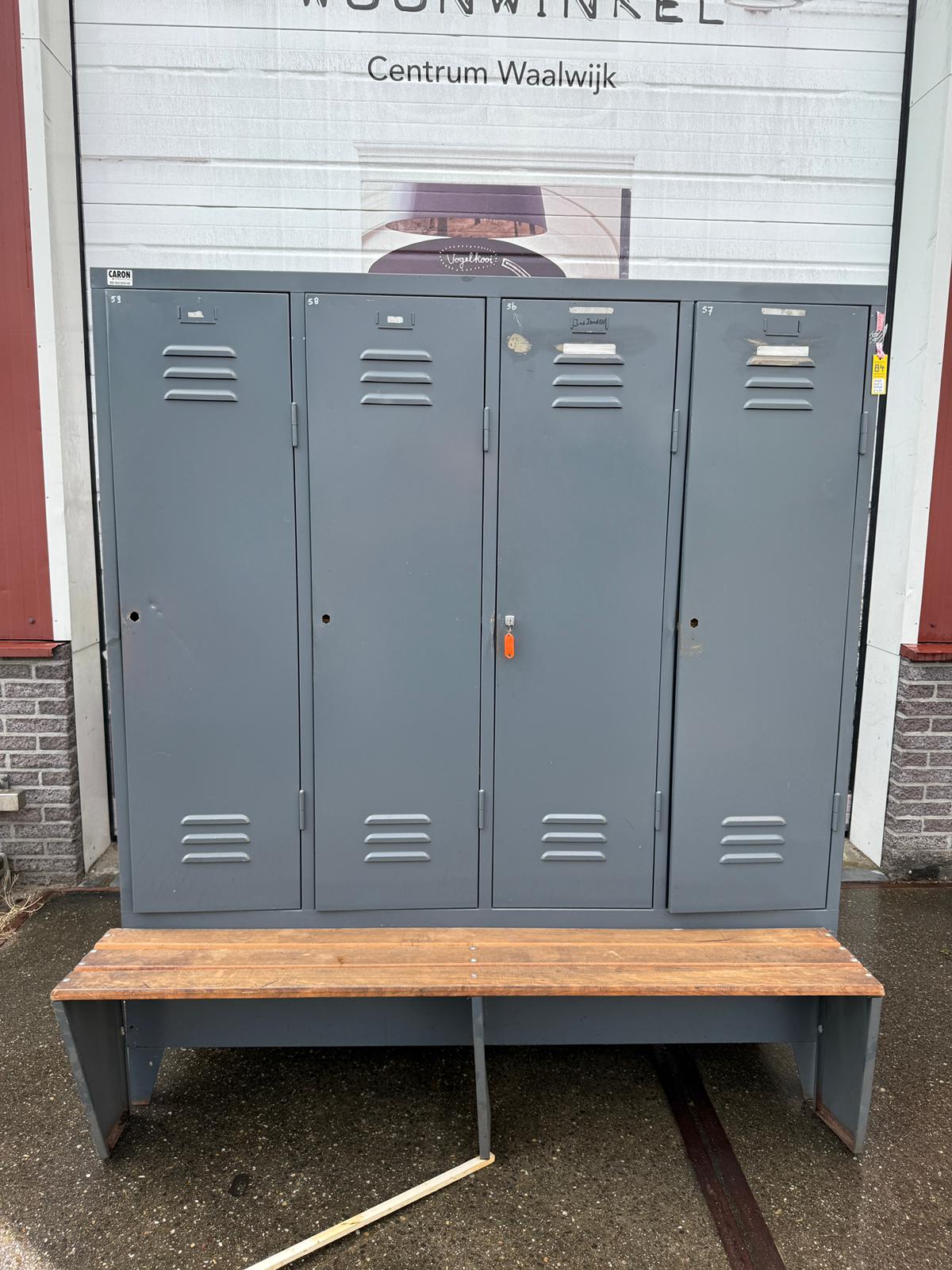 Grijze vintage lockerkast met bankje - Kavel 84