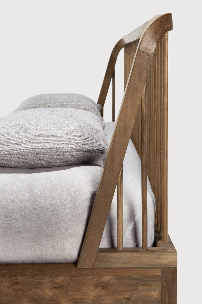 ethnicraft spindle bed teak close-up