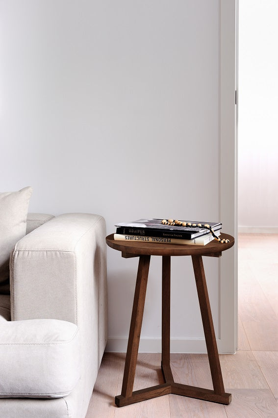 ethnicraft tripod bijzettafel teak sfeerbeeld