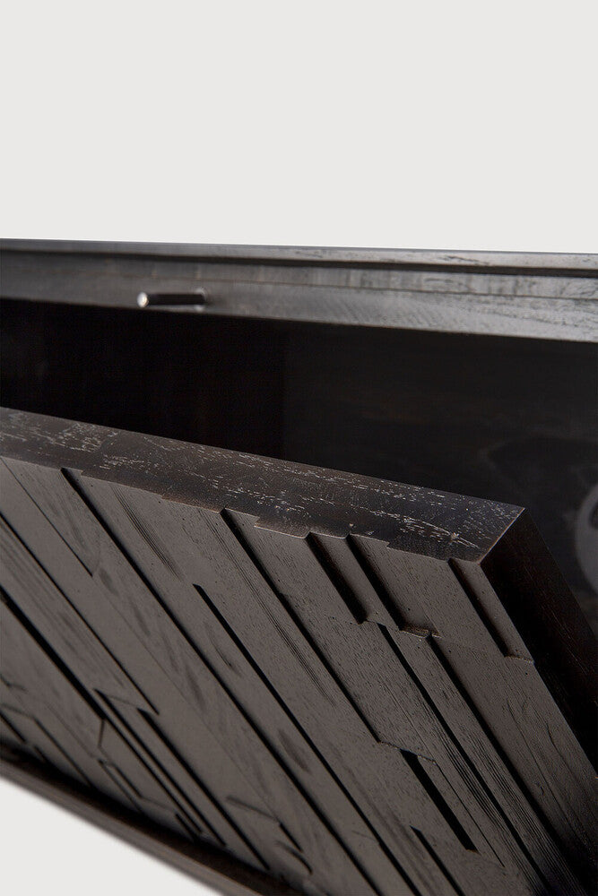 Ethnicraft Mosaic tv-meubel close-up.