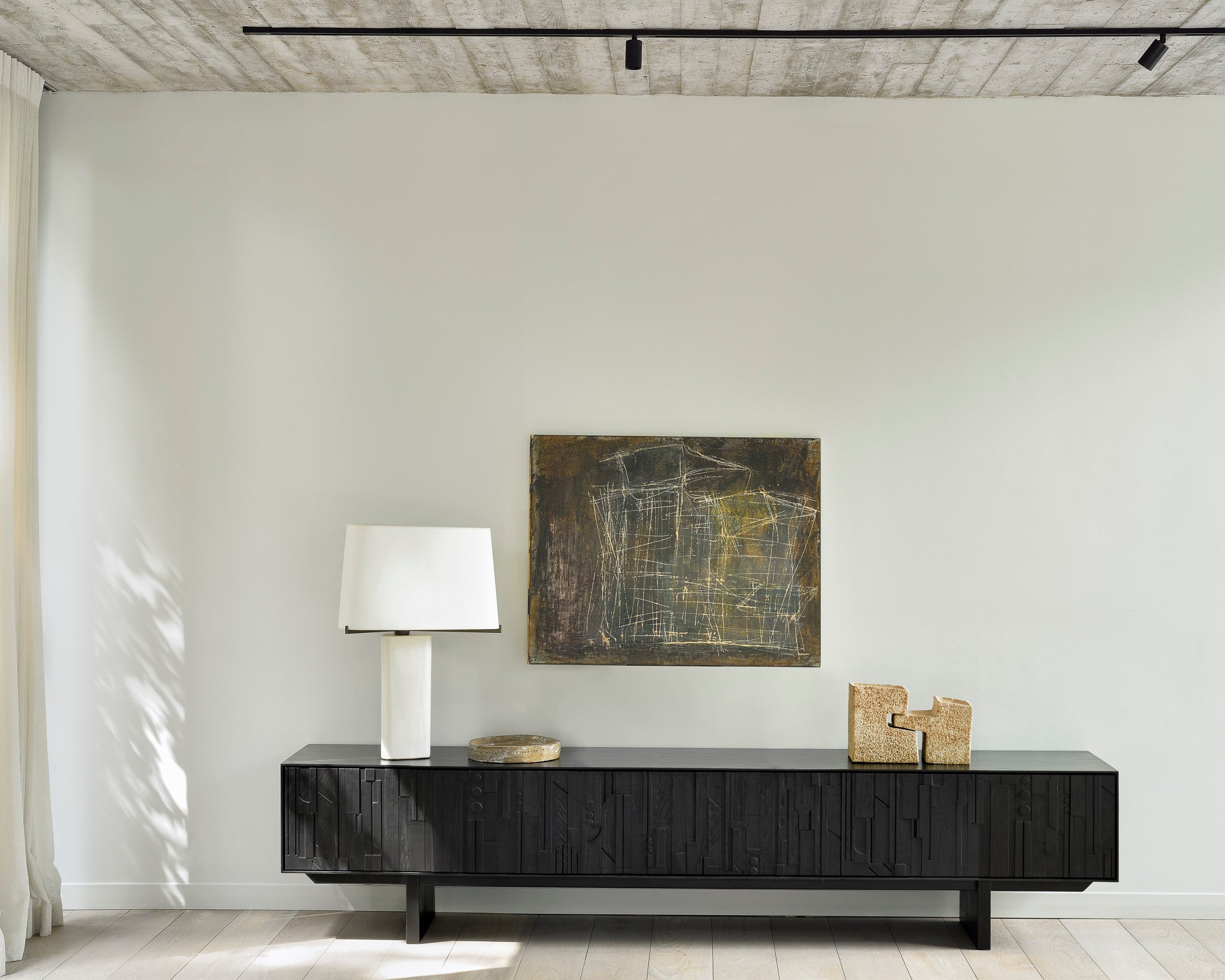 Ethnicraft Mosaic tv-meubel lang sfeerbeeld.