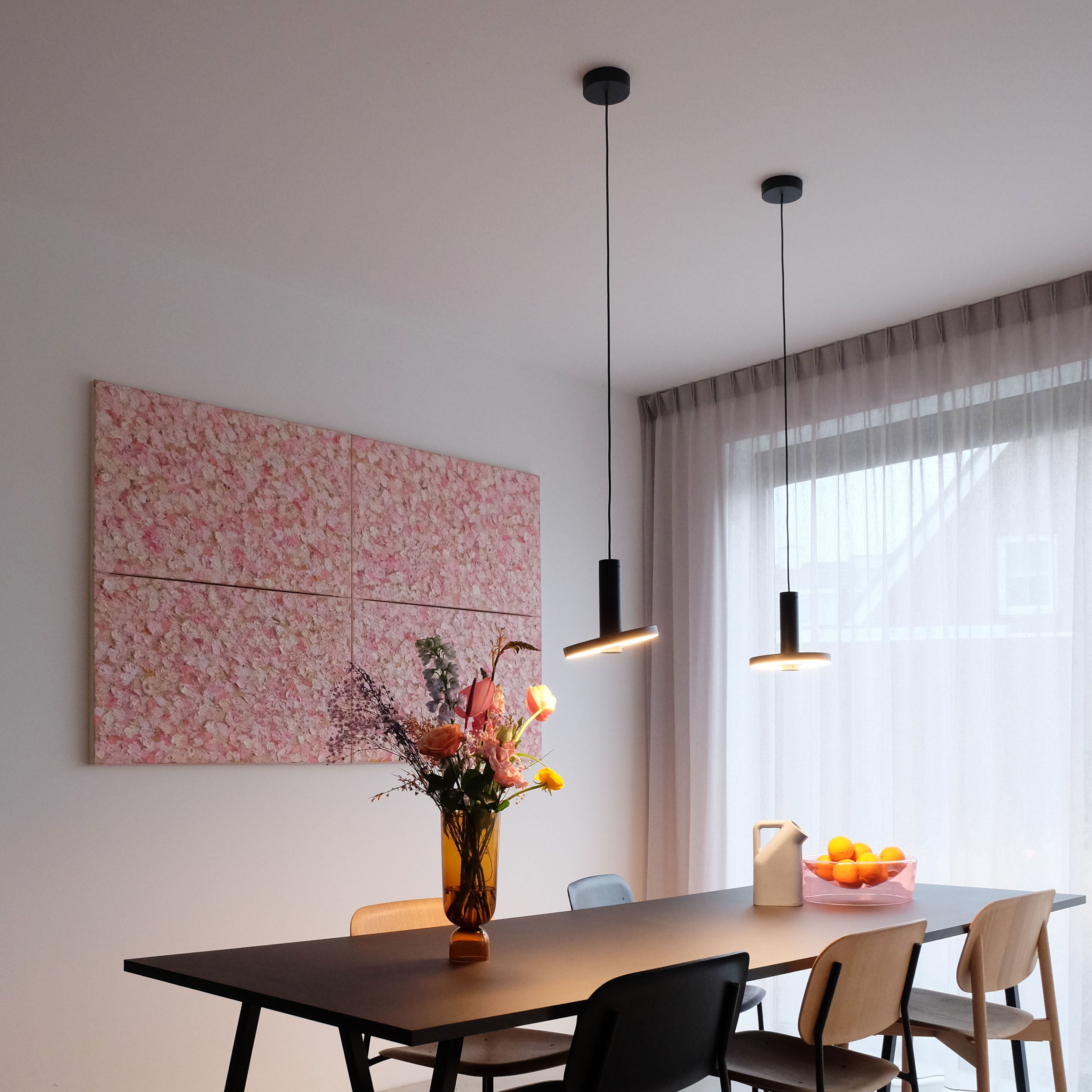 Sfeerbeeld 2 van de Tonone Beads Pendant Box 108 hanglamp in de kleur smokey black.