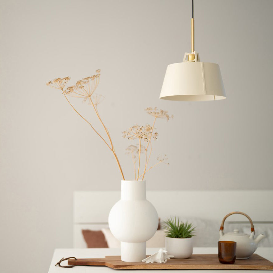 Tonone Bella Pendant hanglamp in de kleur Ash Grey sfeerbeeld.