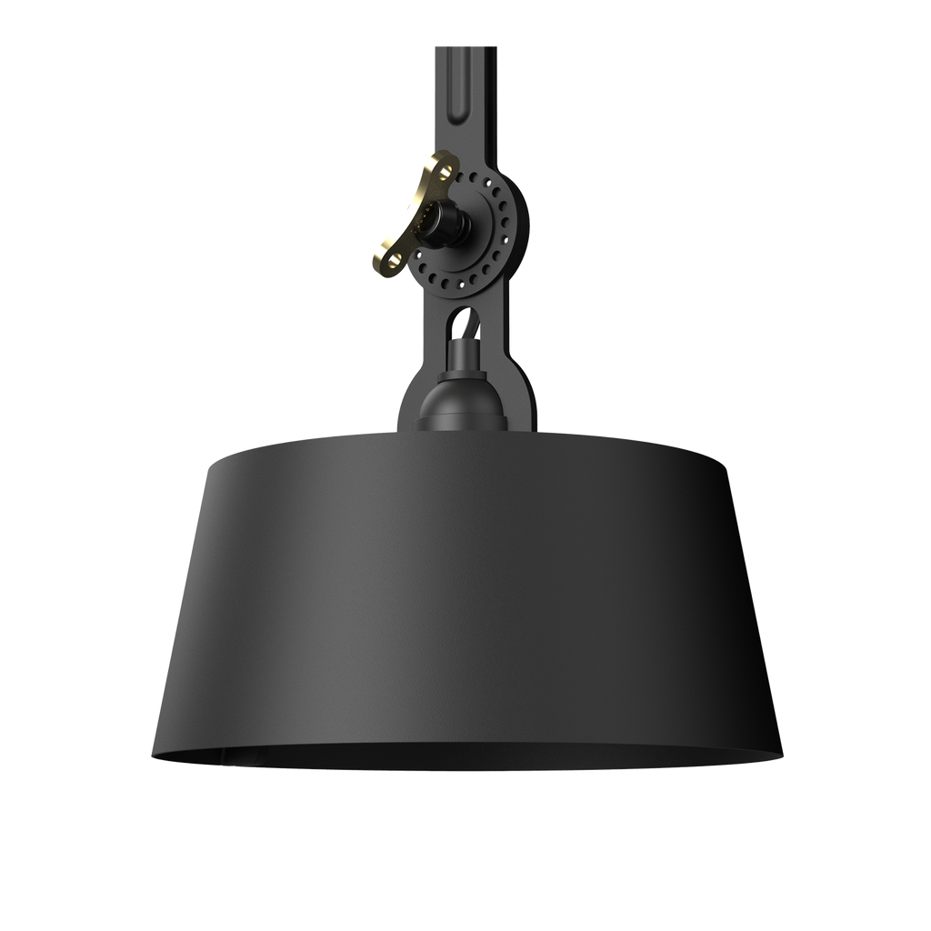 Close-up van de kap van de Tonone Bolt Ceiling 2 arm Underfit plafondlamp in de kleur smokey black.