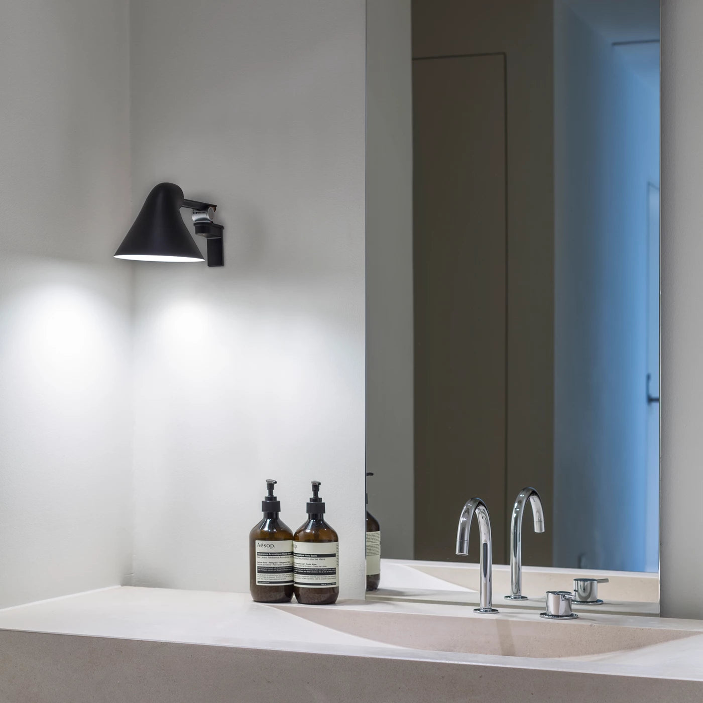Louis Poulsen NJP wandlamp