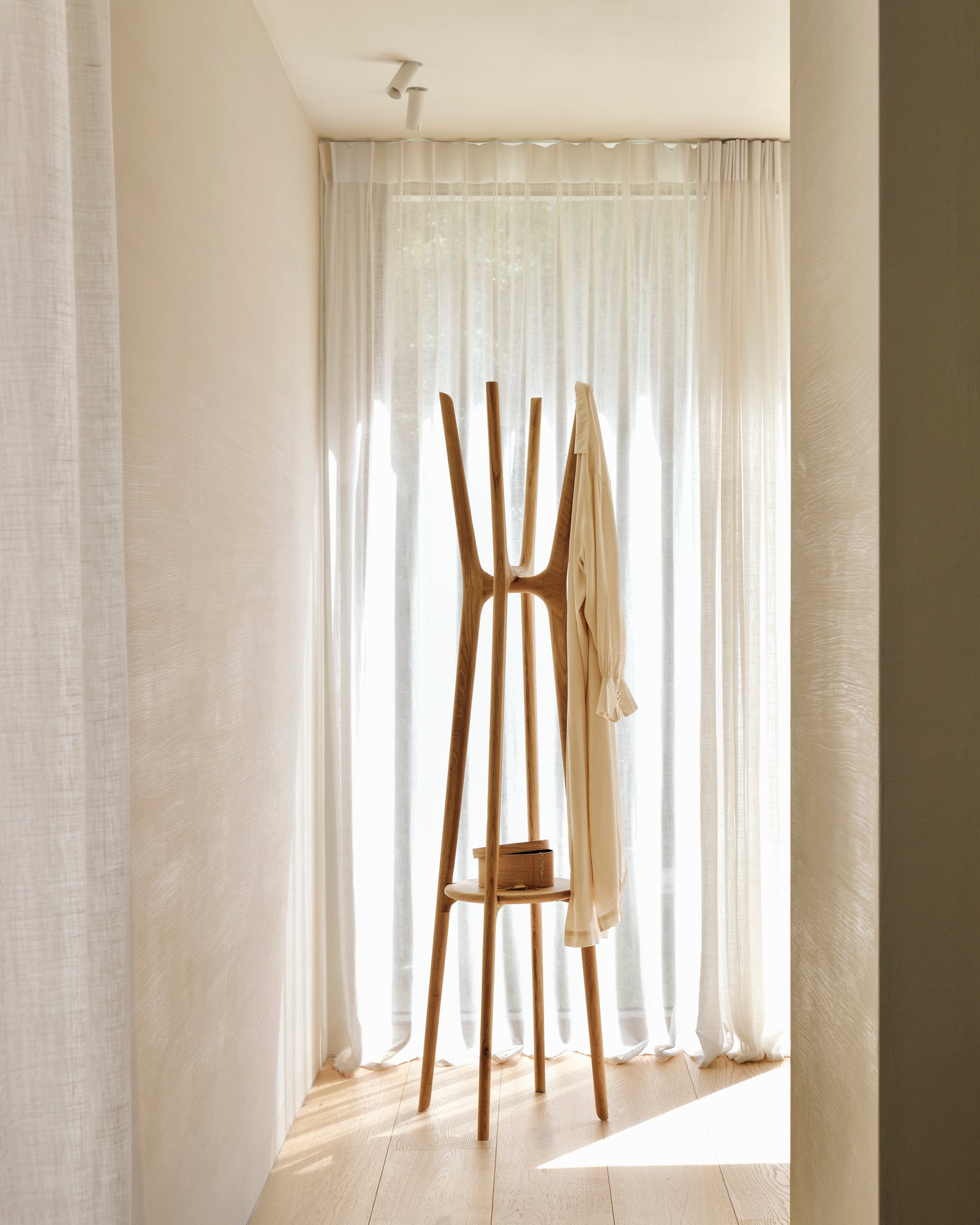 Ethnicraft PI kapstok, sfeerfoto