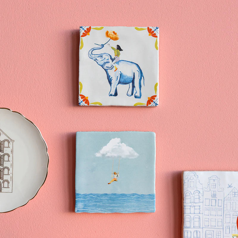 StoryTiles Headspace tegeltje aan een roze muur