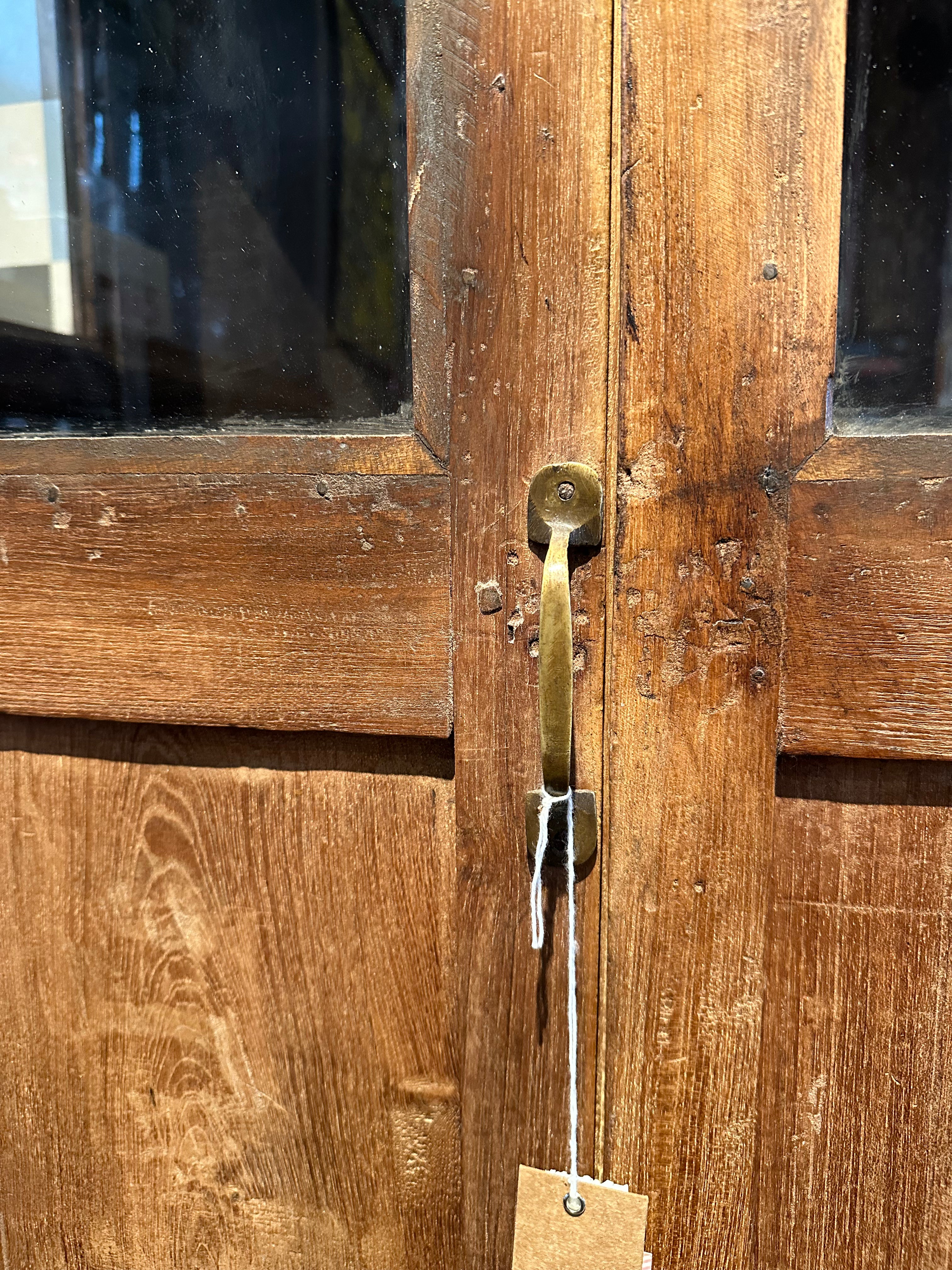 Houten vintage vitrinekast | Showroom Sale