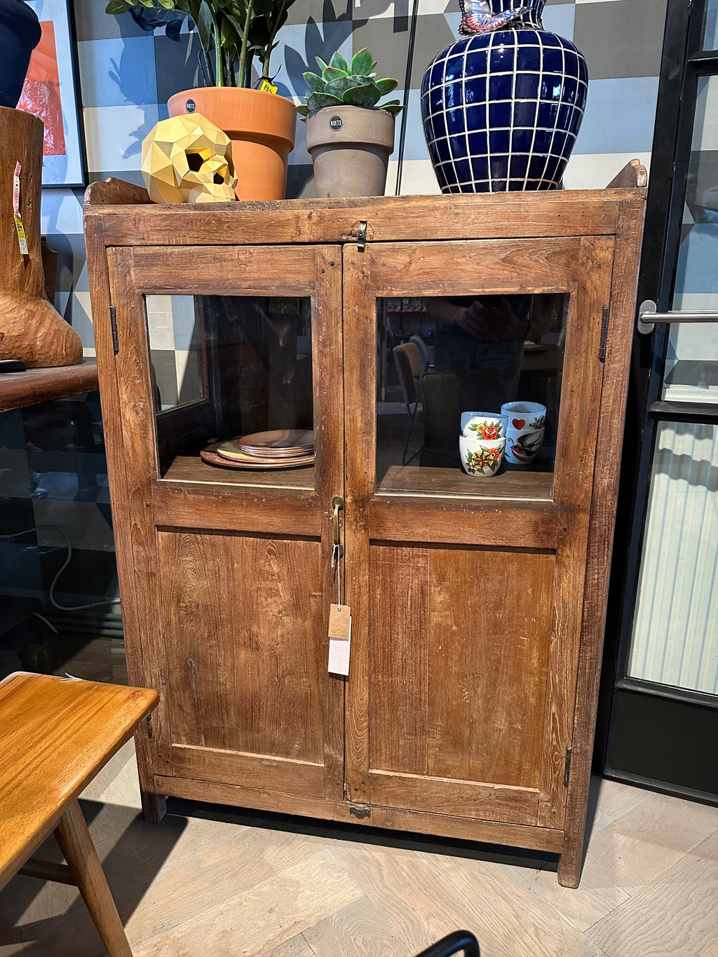 Houten vintage vitrinekast | Showroom Sale