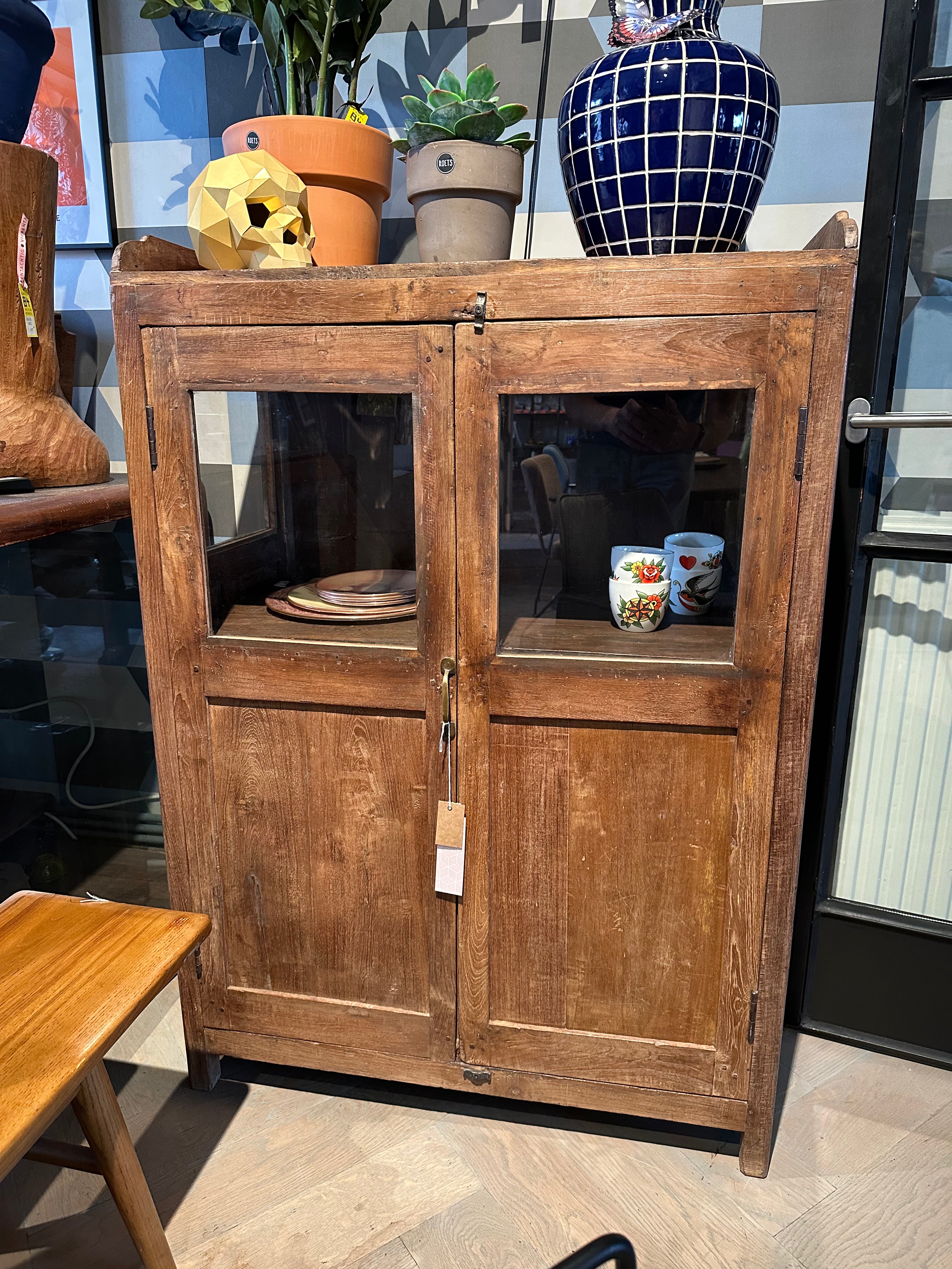 Houten vintage vitrinekast | Showroom Sale