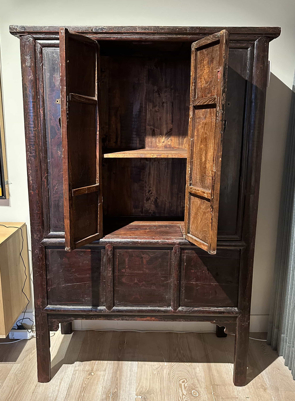 Antieke Chinese 19e-eeuwse kast | Showroom Sale