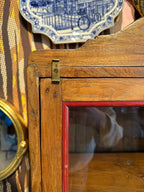 Teakhouten hangkastje met glas en lade