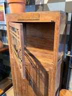 Houten vitrinekast met authentieke roedes