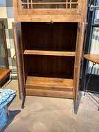 Houten vitrinekast met authentieke roedes