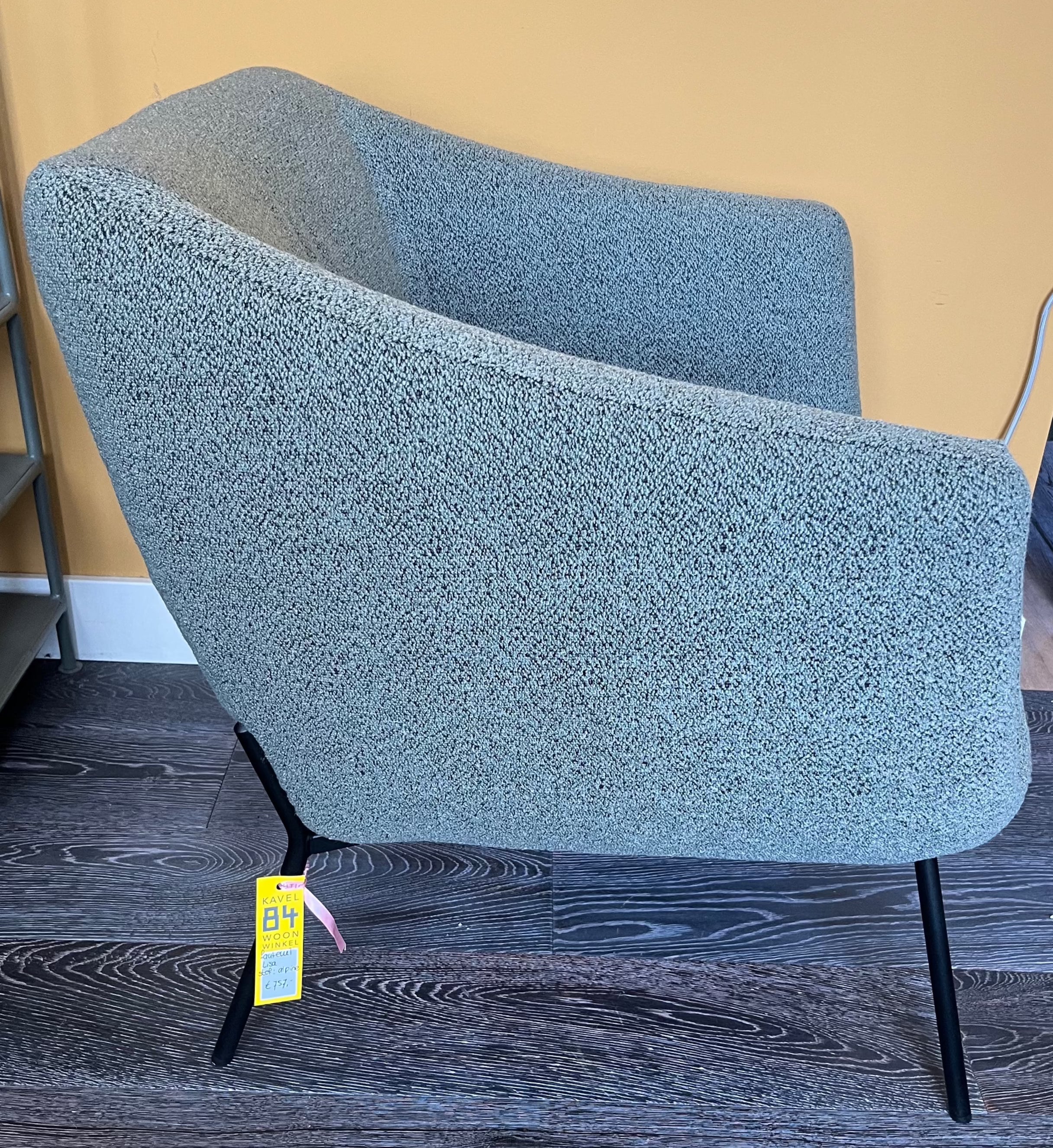 kavel 84 fauteuil Lisa zijaanzicht