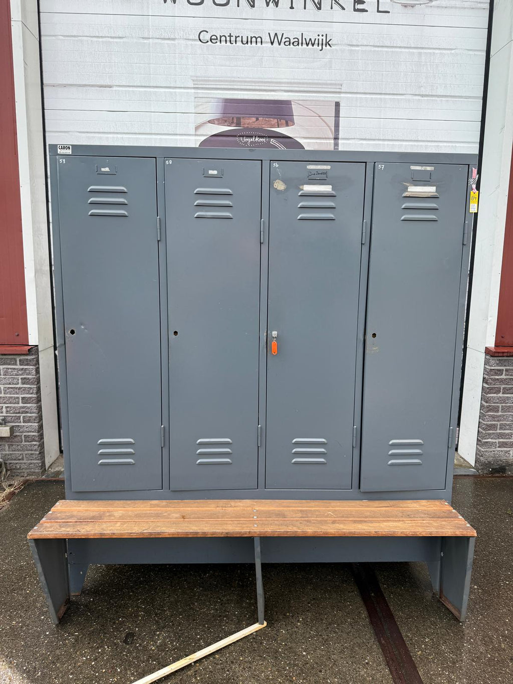 Grijze vintage lockerkast met bankje - Kavel 84