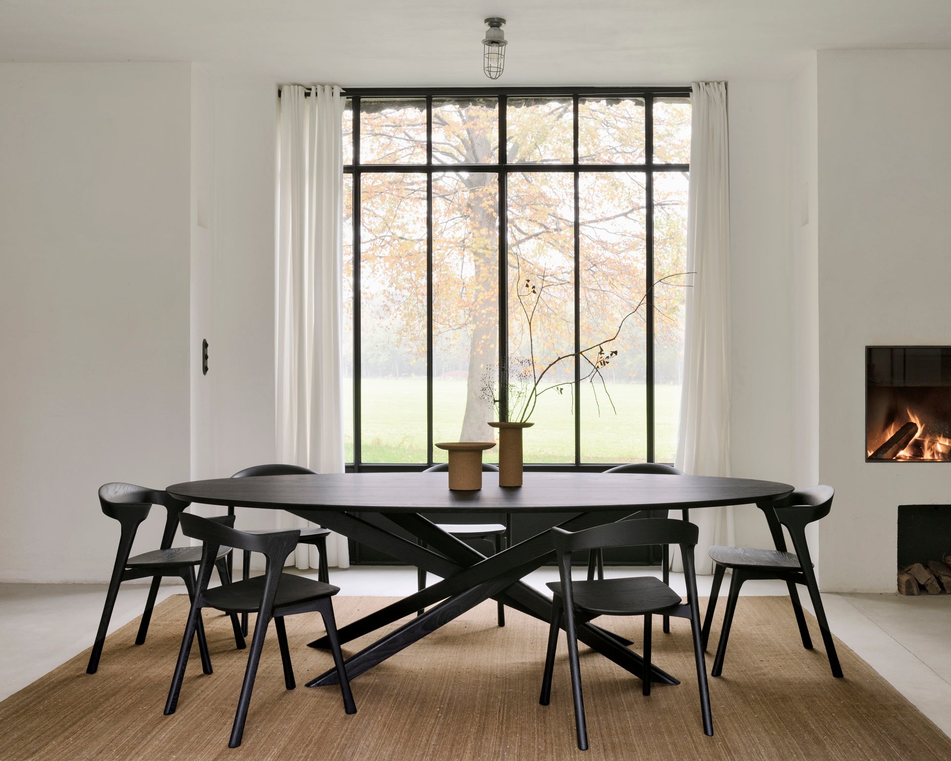 ethnicraft mikado eettafel ovaal zwart sfeerbeeld