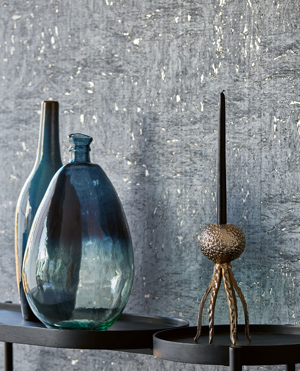 Blauw behang met zilver en glinstering
