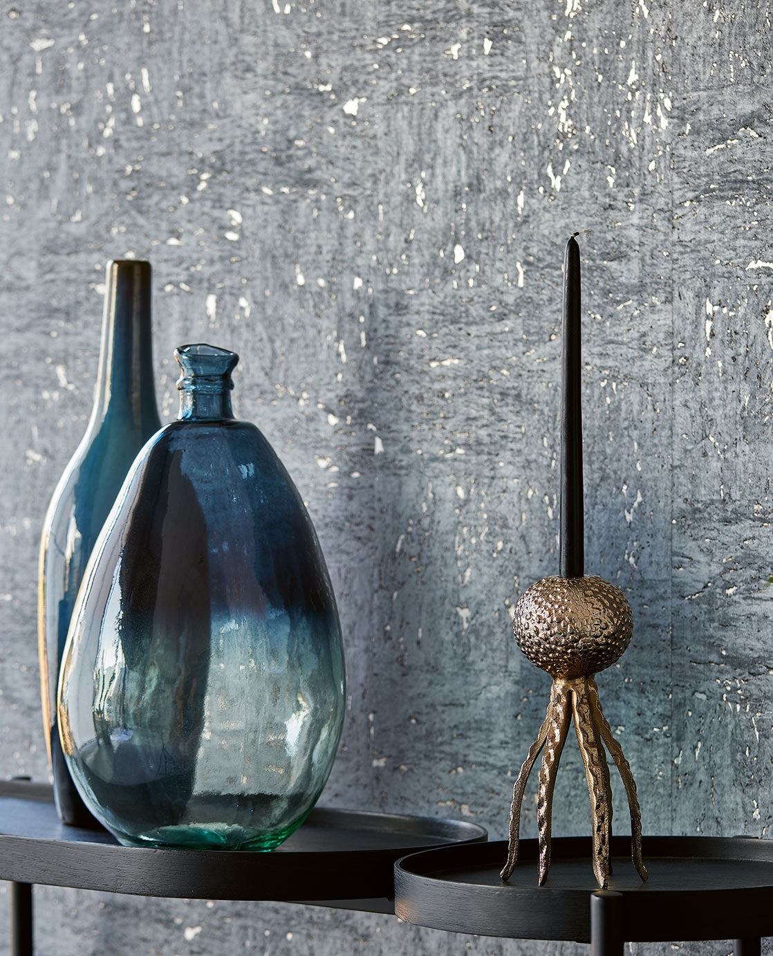 Blauw behang met zilver en glinstering