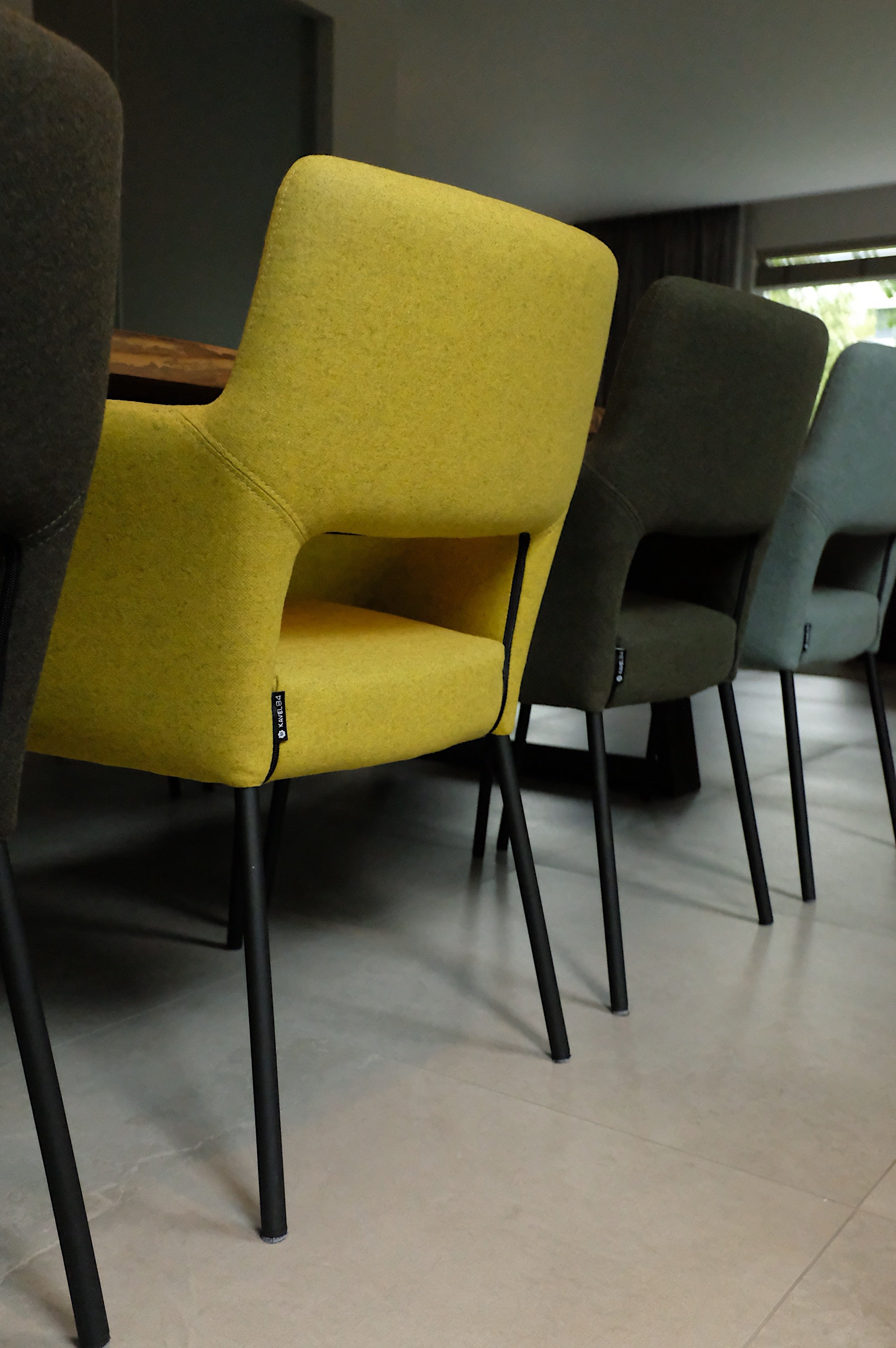 Kavel 84 stoel Dora stof