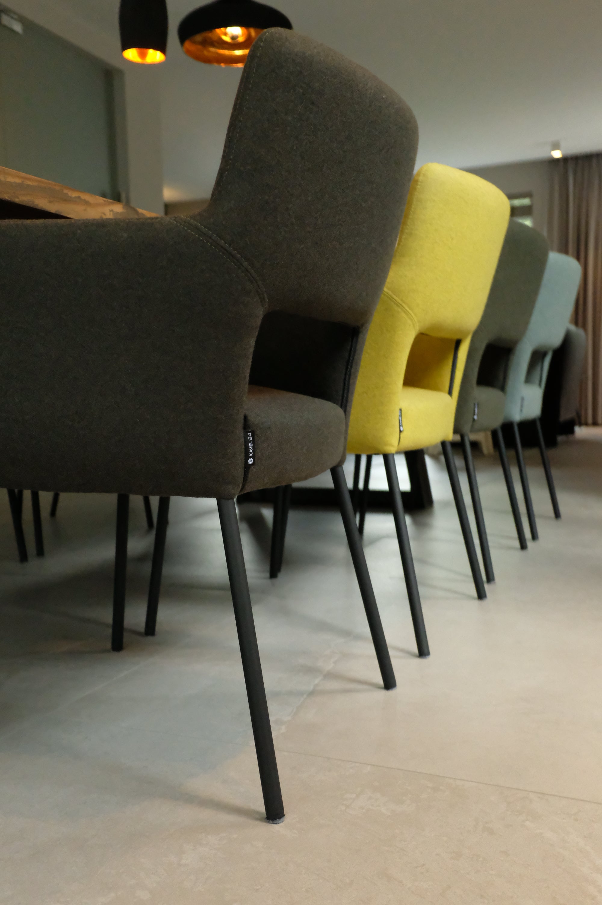 Kavel 84 stoel Dora stof