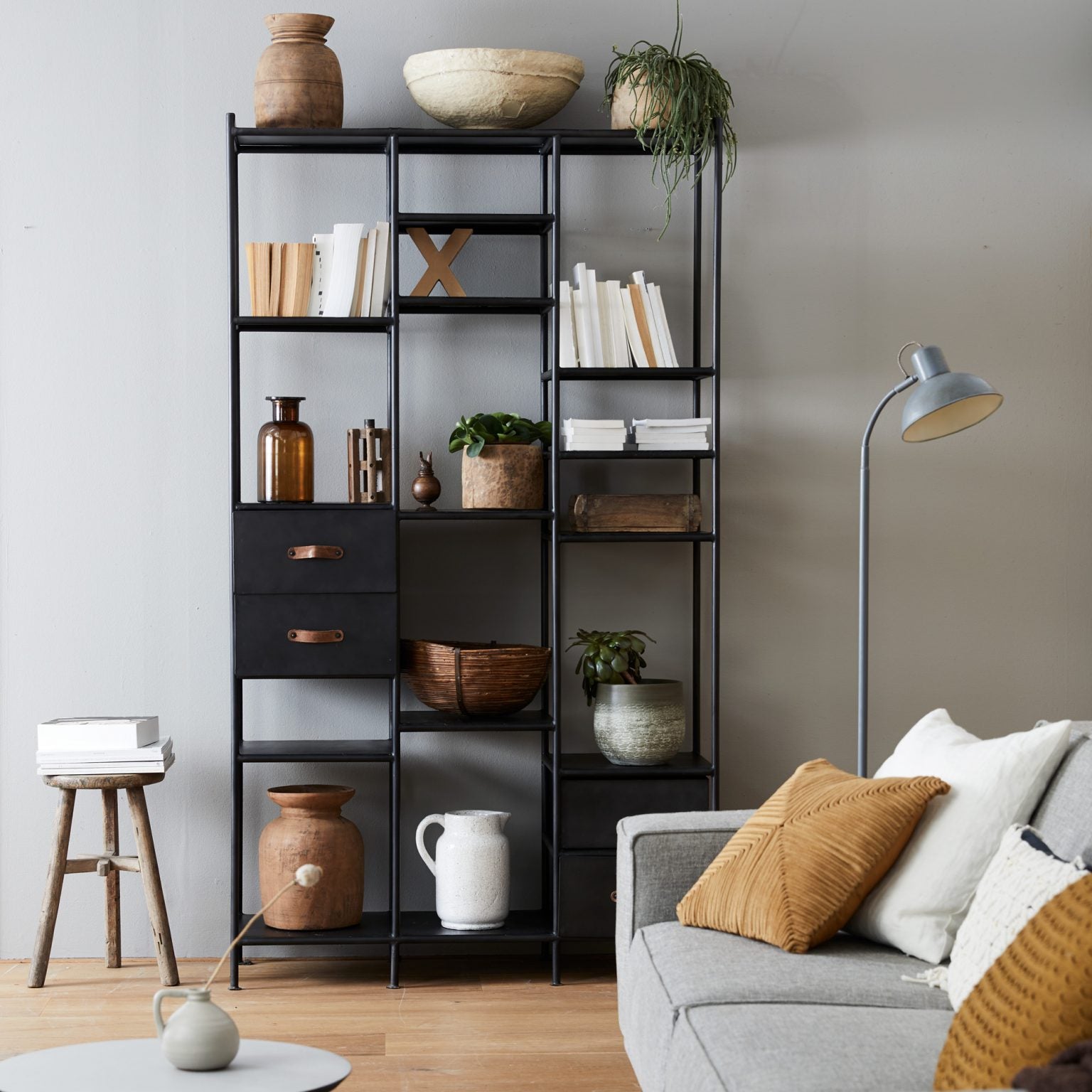 New Routz open kast Indi Zwart sfeerbeeld.
