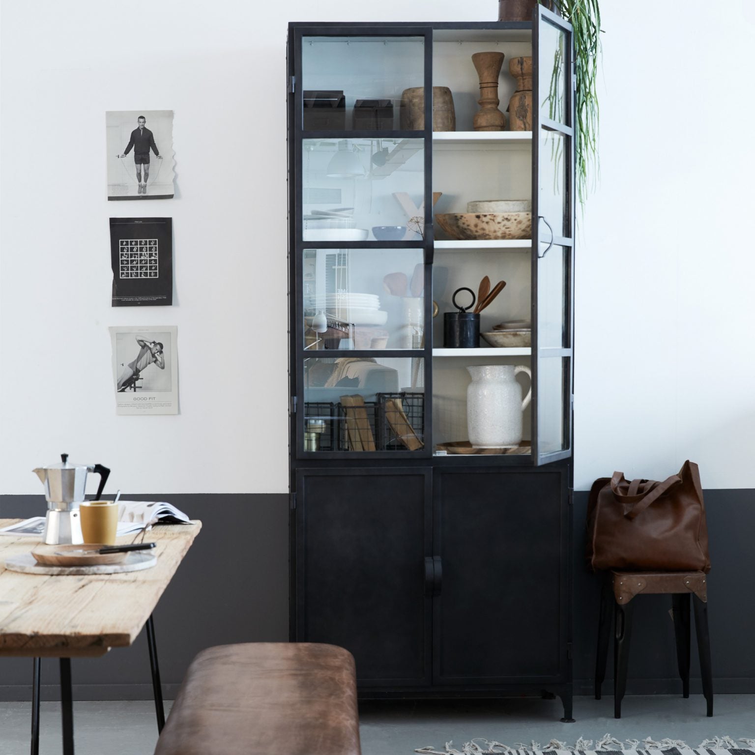 New Routz vitrinekast Seattle zwart.