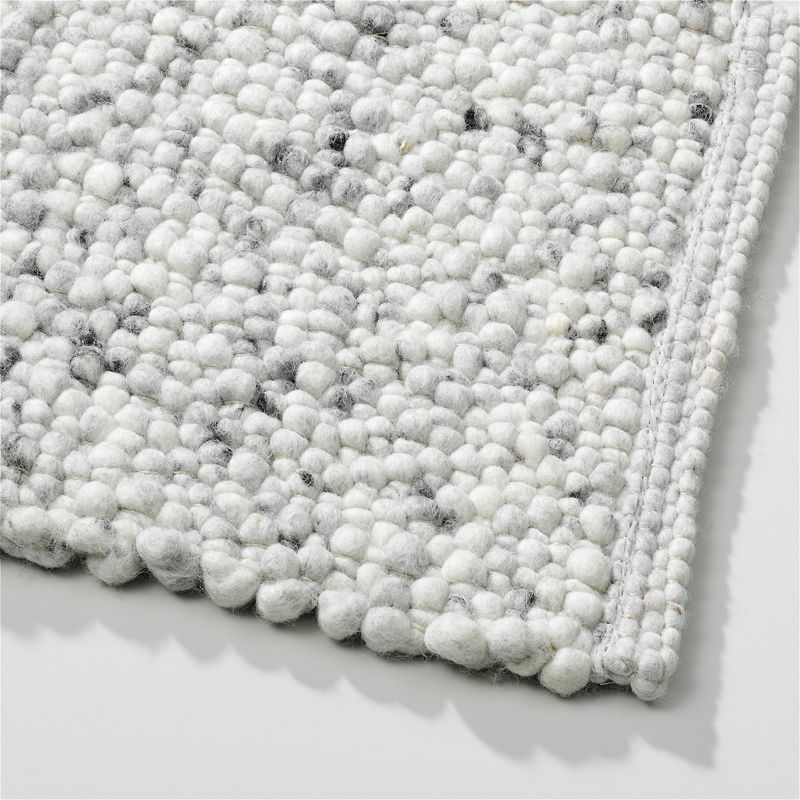 Perletta vloerkleed Pebbles in de kleur Snow 430.