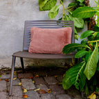 Raaf sierkussen Bontje mauve 35x50 centimeter sfeerbeeld.