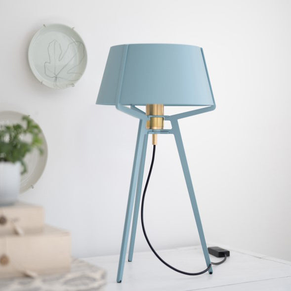 Tonone Bella Table tafellamp in de kleur Ice Blue sfeerbeeld.