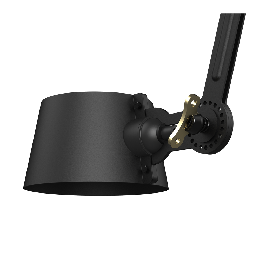 Close-up van de kap van de Tonone Bolt Ceiling 1 arm Sidefit plafondlamp in de kleur smokey black.