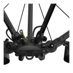 Close-up van het middenstuk van de Tonone Bolt Chandelier 6 arm hanglamp in de kleur smokey black.