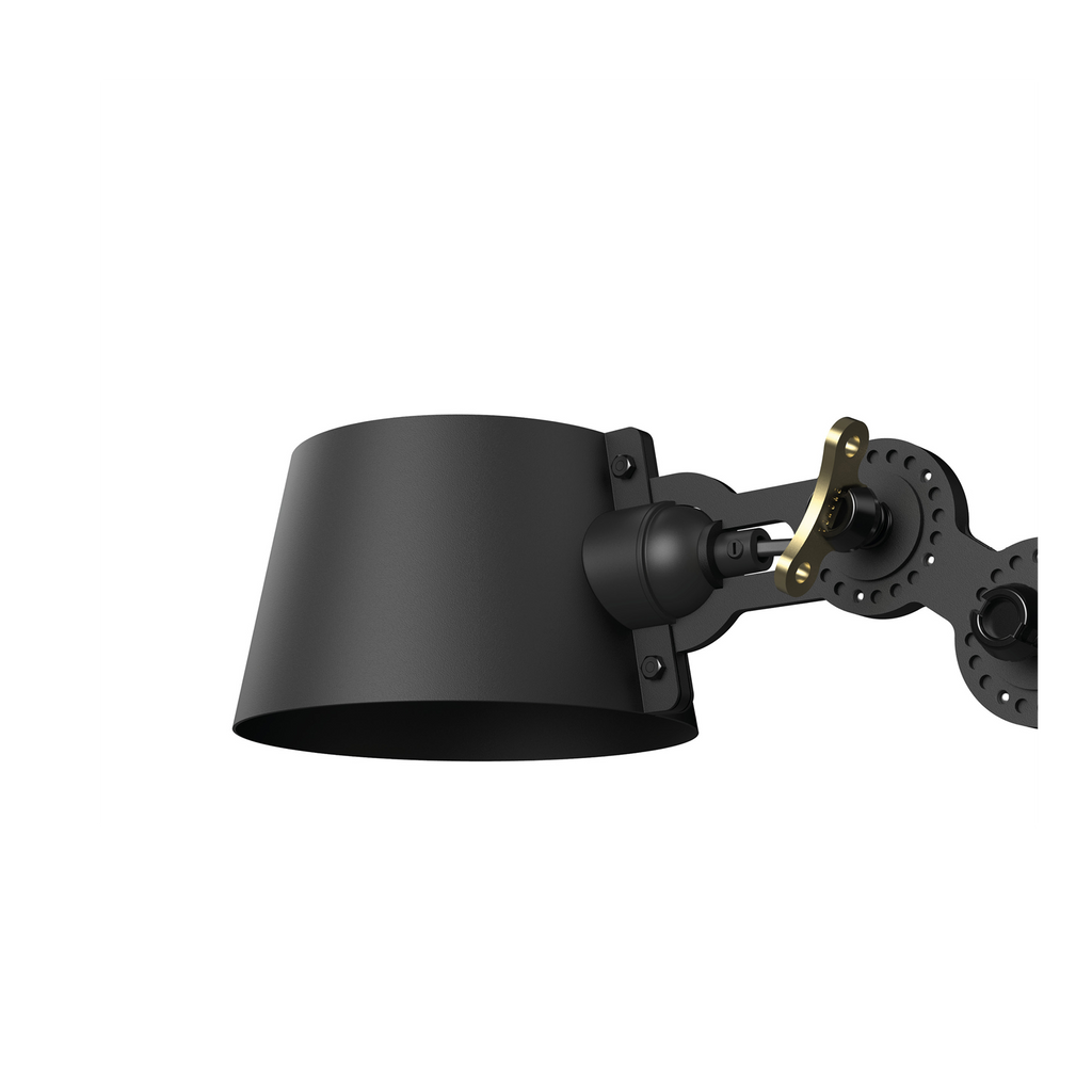 Close-up van de kap van de Tonone Bolt Wall Sidefit Mini wandlamp in de kleur smokey black.
