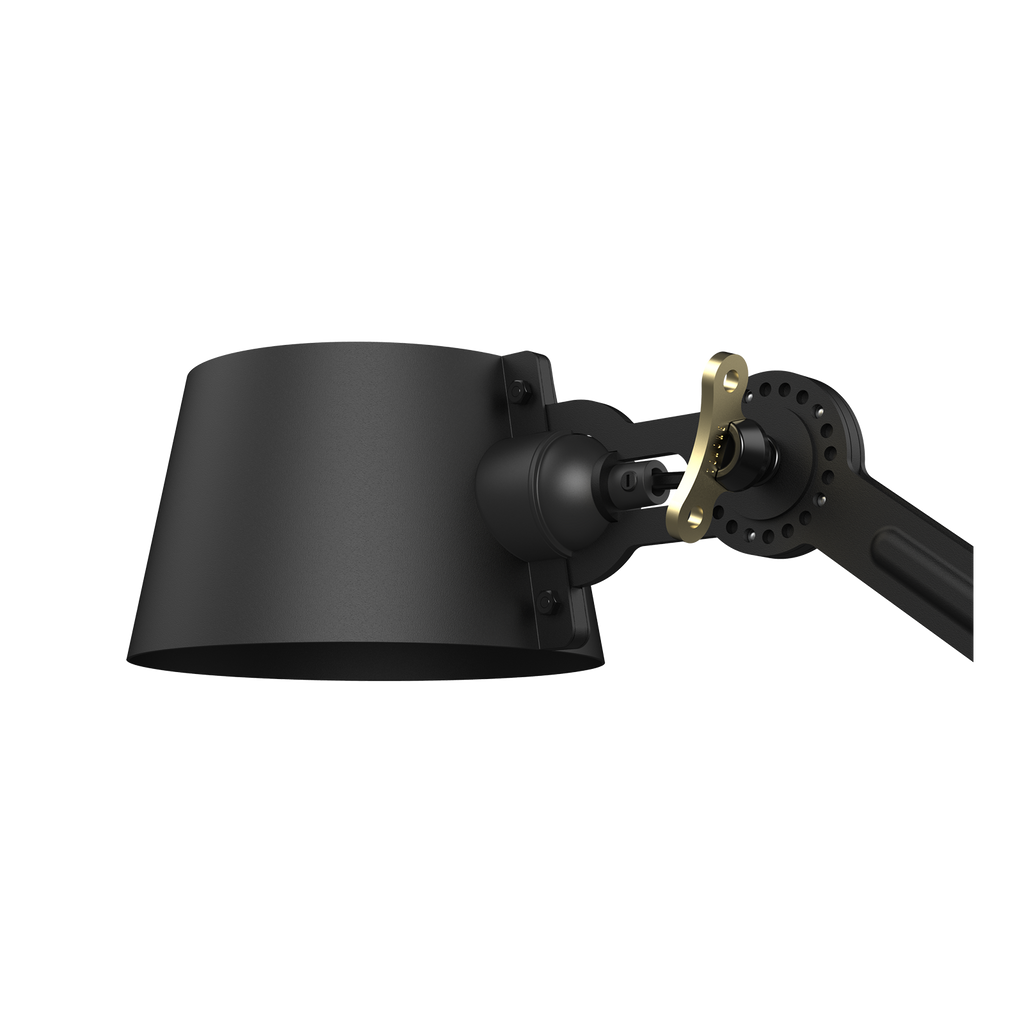Close-up van de kap van de Tonone Bolt Wall Sidefit Small wandlamp in de kleur smokey black.