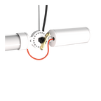 Close-up van de aansluiting van de Tonone Mr. Tubes LED Pendant Horizontal hanglamp met driver op constructie in de kleur pure white.