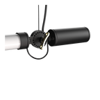 Close-up van de aansluiting van de Tonone Mr. Tubes LED Pendant Horizontal hanglamp met driver op constructie in de kleur smokey black.